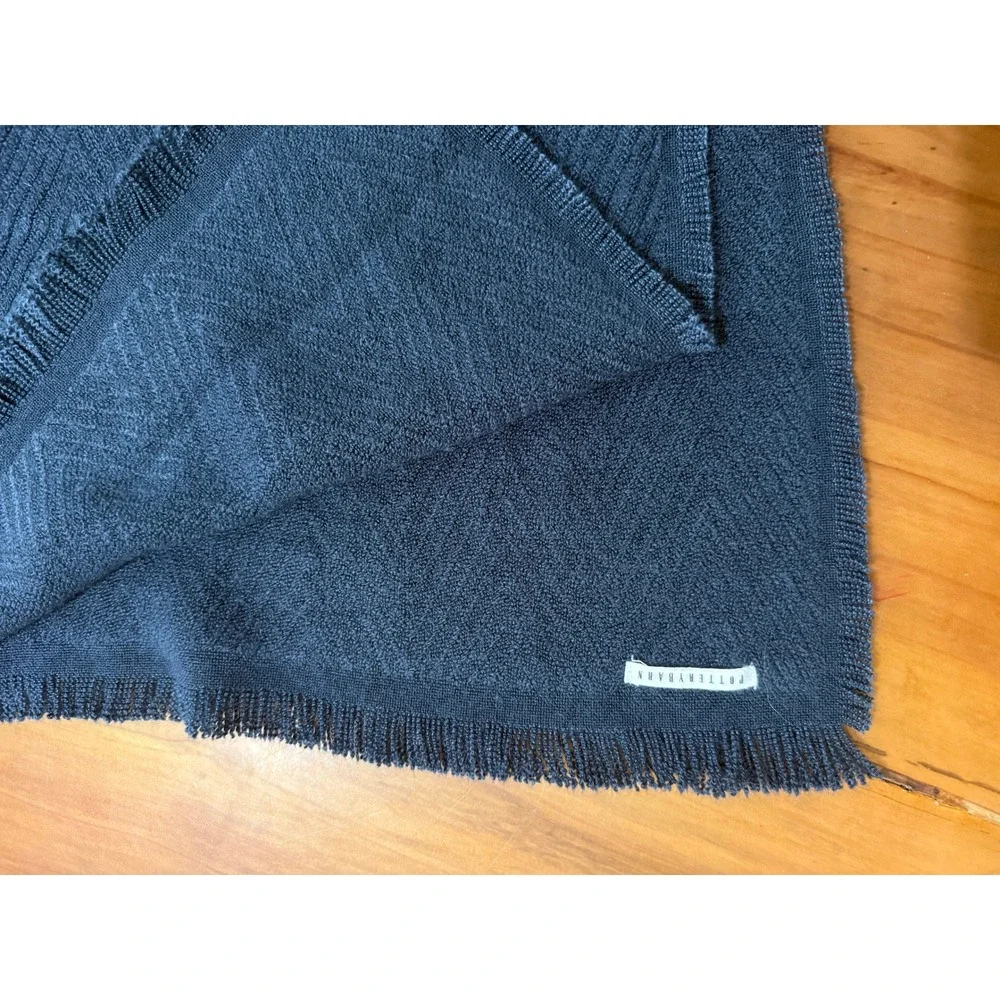 Pottery Barn Herringbone Throw Blanket Soft Comfy Geometric Fringe Navy JJ6
